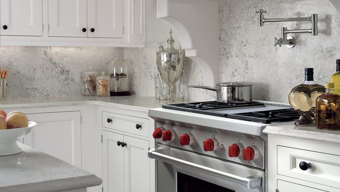 Pro style range in modern kitchen.